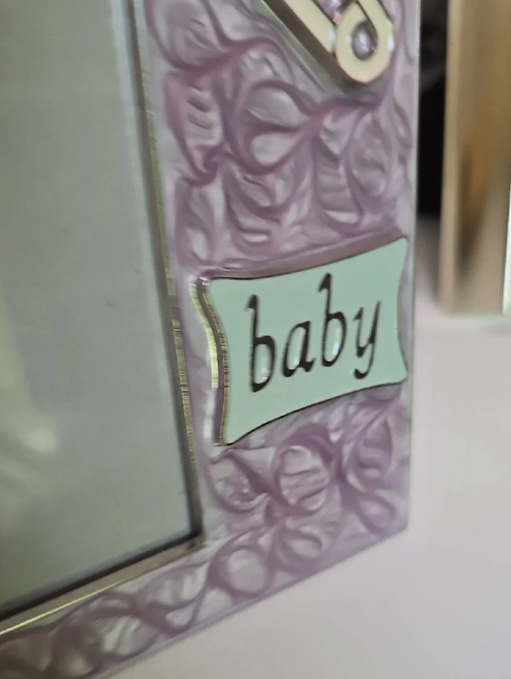 Baby Photo Frame in Lavender Swirl Baby Pin Rhinestone Hold 4x6 Photo Brand new